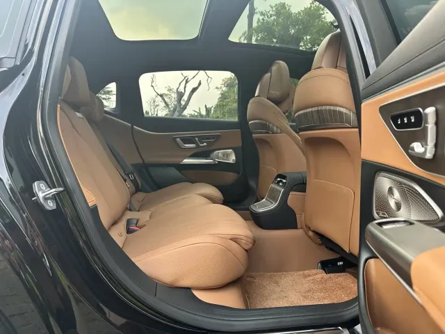 Mercedes-Benz E-Class — Фото автомобиля 15