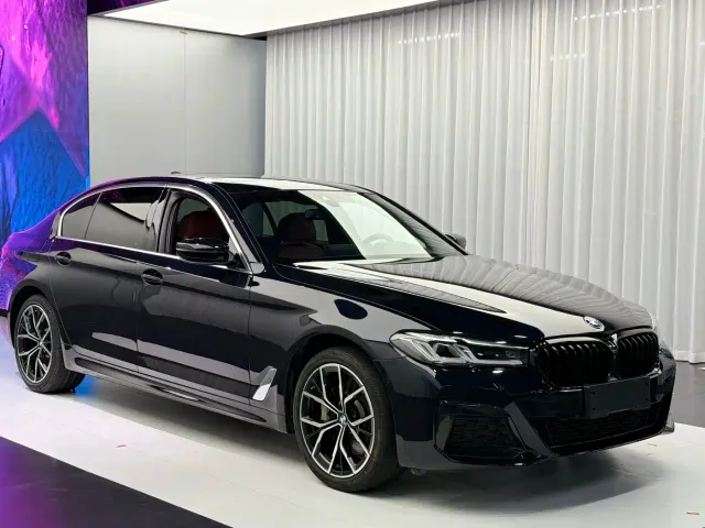 BMW BMW 5 Series 2022 530Li Exclusive M Sport Package — Фото автомобиля 3