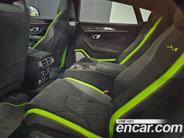 Lamborghini Urus — Фото автомобиля 17