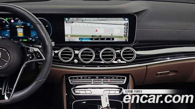 Mercedes-Benz E-Class — Фото автомобиля 14
