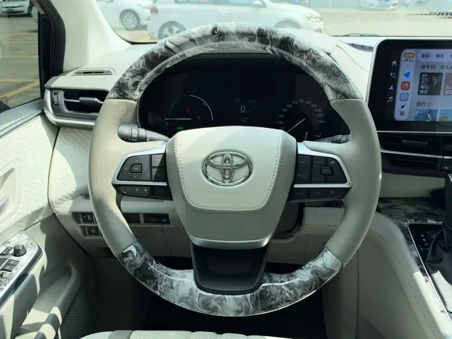 Toyota Sienna — Фото автомобиля 19