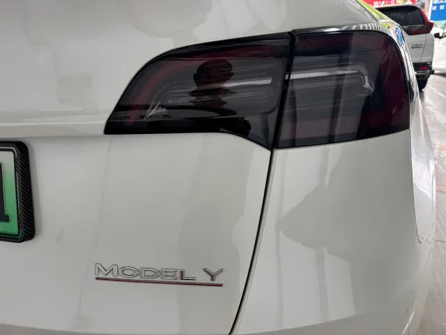 Tesla Model Y — Фото автомобиля 6