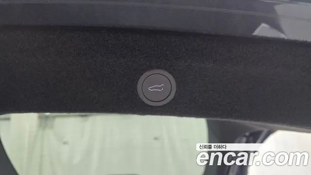 Tesla Model Y — Фото автомобиля 29
