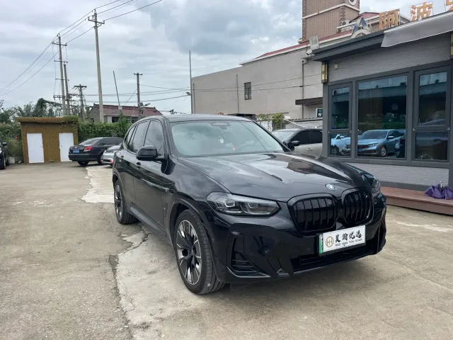 BMW iX3 — Фото автомобиля 2