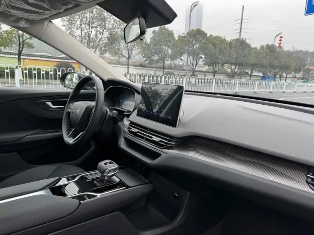 Hongqi E-QM5 — Фото автомобиля 9