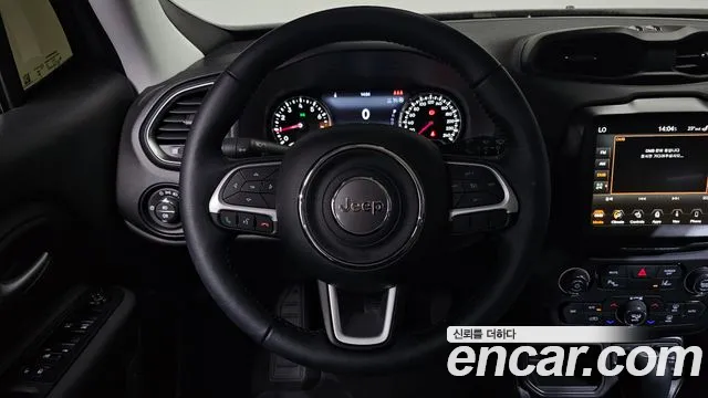 Jeep Renegade — Фото автомобиля 10
