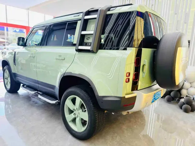 Land Rover Defender — Фото автомобиля 20