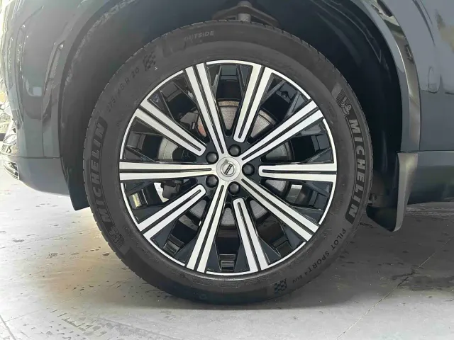 Volvo XC90 — Фото автомобиля 3