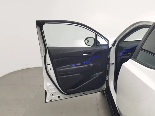 Toyota C-HR — Фото автомобиля 8
