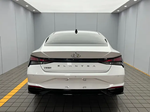 Hyundai Elantra — Фото автомобиля 5