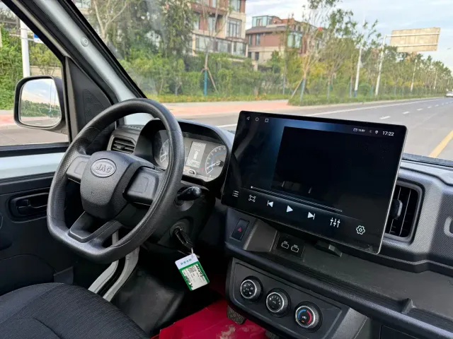 JAC Motors Blue Cat — Фото автомобиля 9