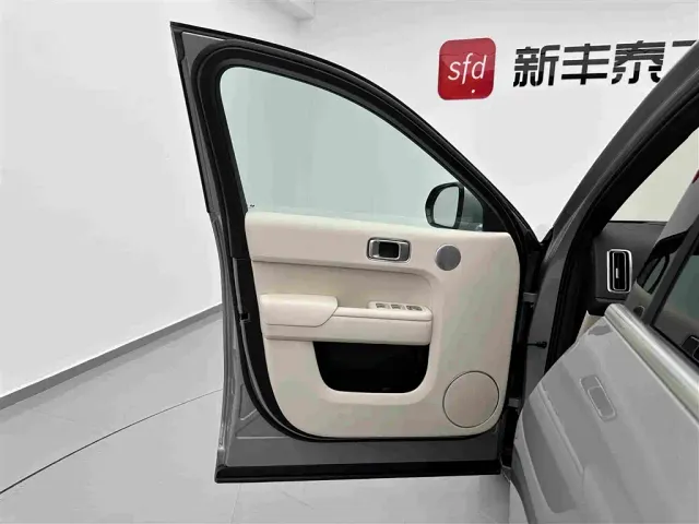 Li Auto L8 — Фото автомобиля 8