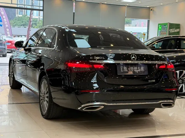 Mercedes-Benz E-Class — Фото автомобиля 17