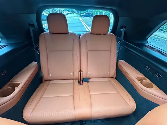 Li Auto L9 — Фото автомобиля 10