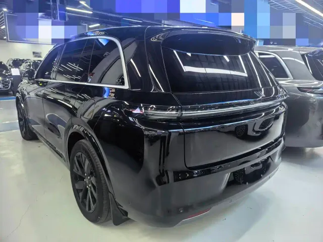 Li Auto L8 — Фото автомобиля 12