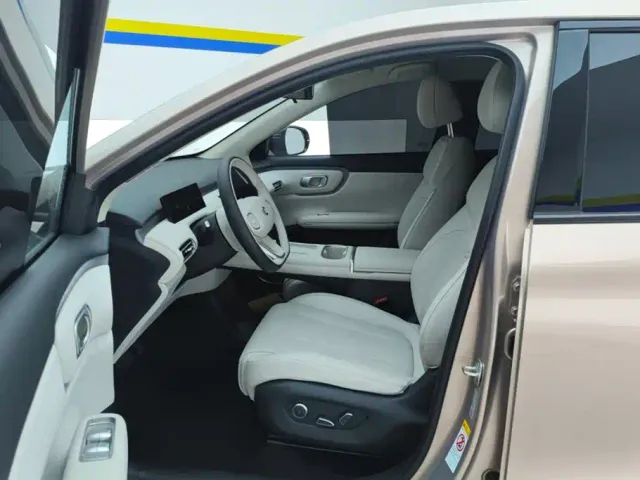 Changan Qiyuan Q05 — Фото автомобиля 9