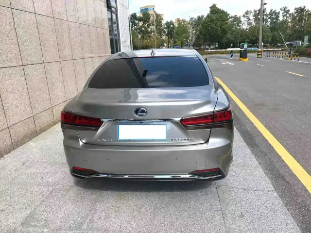 Lexus LS — Фото автомобиля 2