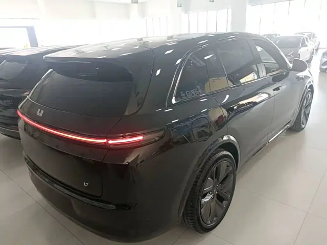 Li Auto L7 — Фото автомобиля 6