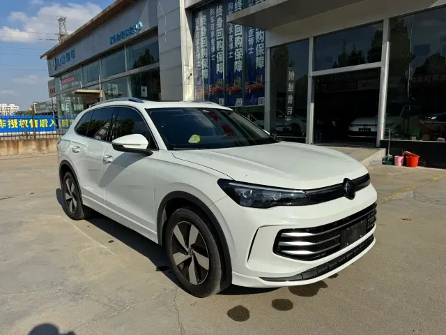 Volkswagen Tiguan L — Фото автомобиля 3
