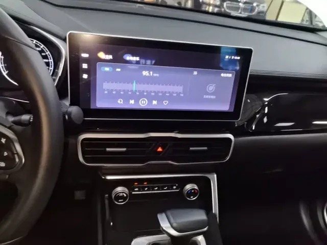 Geely Binyue — Фото автомобиля 12
