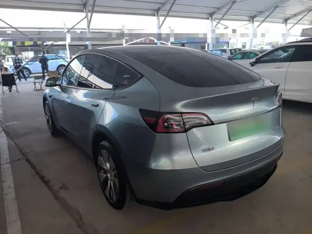 Tesla Model Y — Фото автомобиля 4