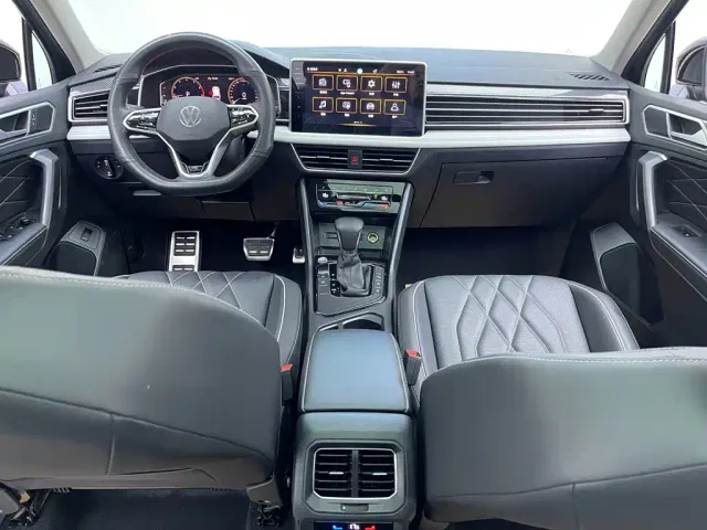 Volkswagen Tiguan L — Фото автомобиля 24