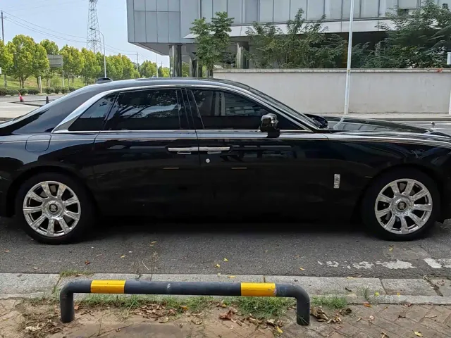 Rolls-Royce Ghost — Фото автомобиля 3