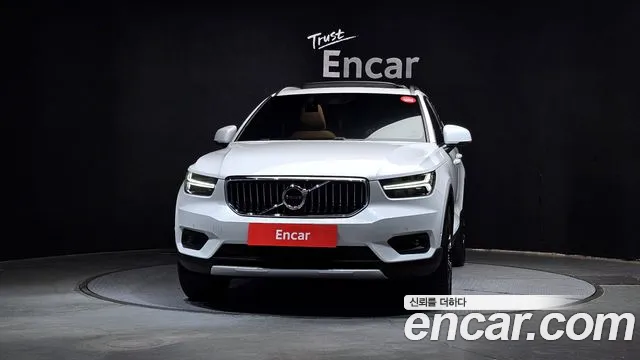 Вольво XC40 B4 Inscription — Фото автомобиля 3