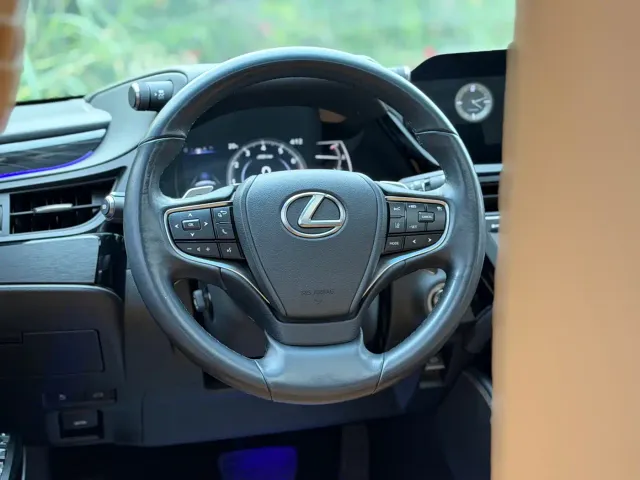 Lexus ES — Фото автомобиля 27