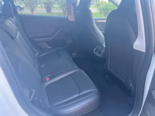 Tesla Model Y — Фото автомобиля 14