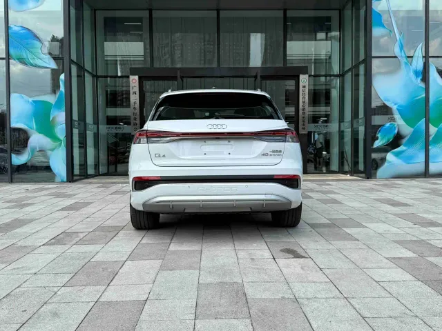 Audi Q4 e-tron — Фото автомобиля 5