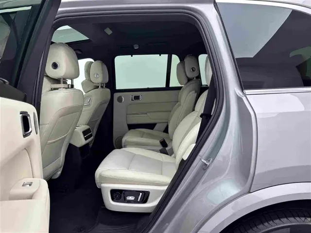 Li Auto L8 — Фото автомобиля 19