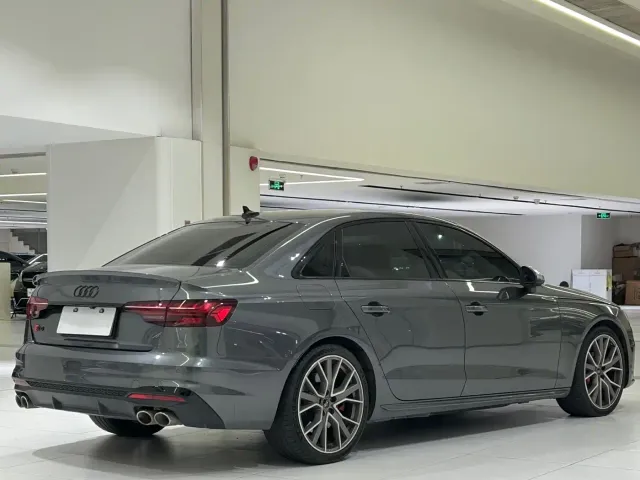 Audi S4 — Фото автомобиля 12