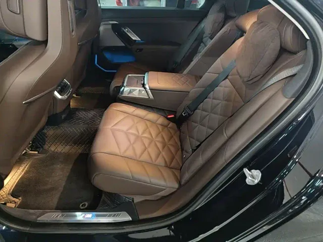 BMW 7 Series — Фото автомобиля 21