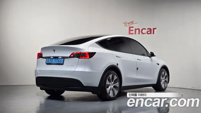 Tesla Model Y — Фото автомобиля 2