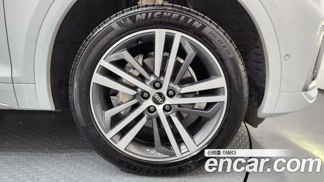 Audi Q5 45 TFSI quattro Premium — Фото автомобиля 3