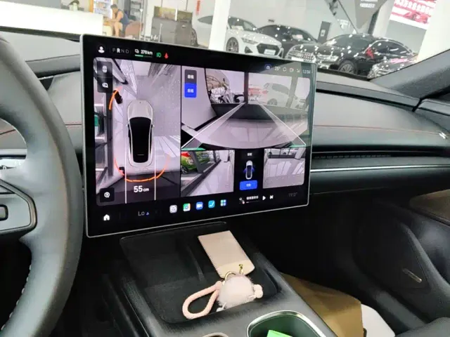 Xiaomi SU7 — Фото автомобиля 12