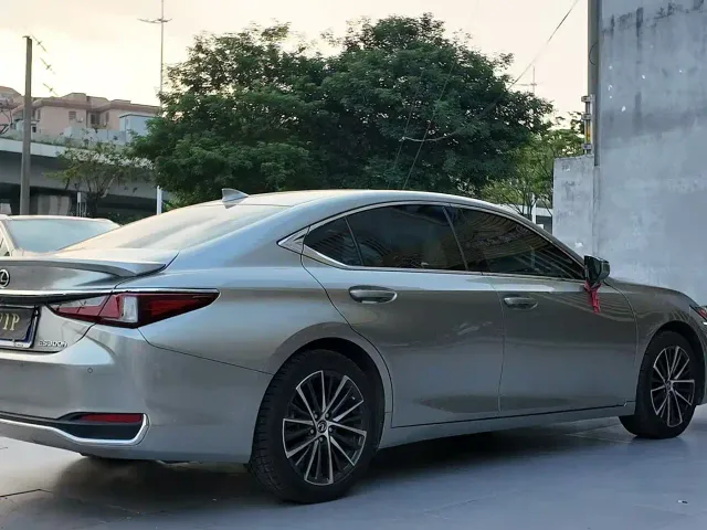 Lexus ES — Фото автомобиля 8