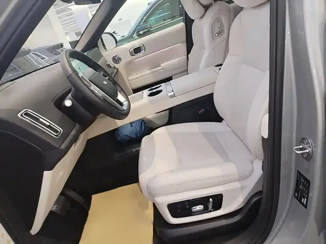 Li Auto L9 — Фото автомобиля 14