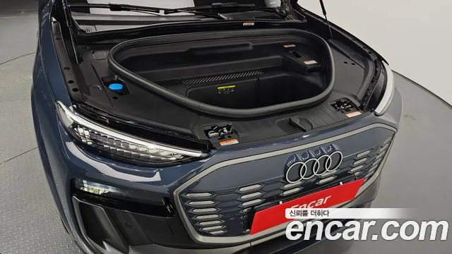 Audi Q6 e-tron — Фото автомобиля 6