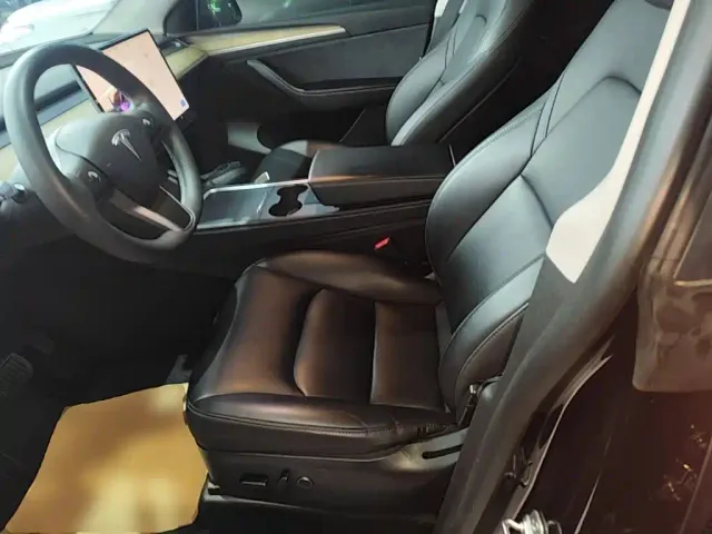 Tesla Model Y — Фото автомобиля 10