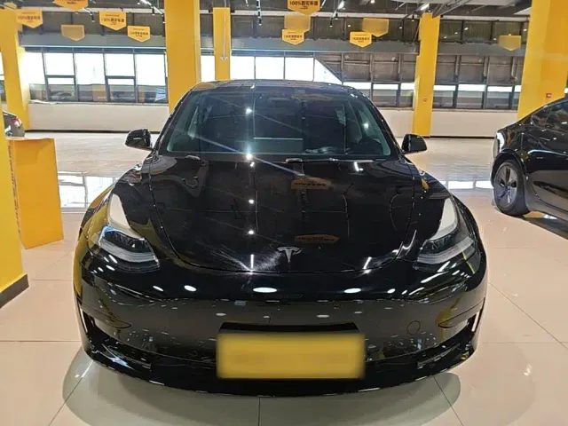 Tesla Model 3 — Фото автомобиля 2