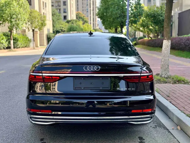Audi A8 — Фото автомобиля 13