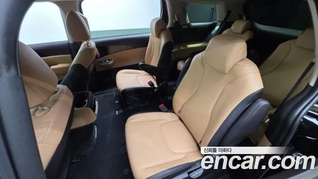 Kia Carnival Generation 4 — Фото автомобиля 16