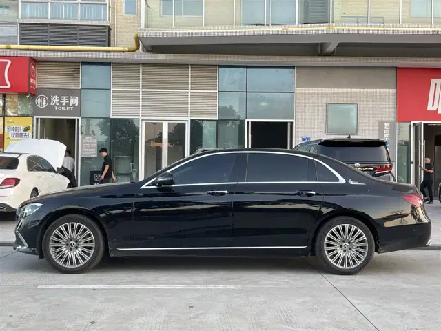 Mercedes-Benz E-Class — Фото автомобиля 3