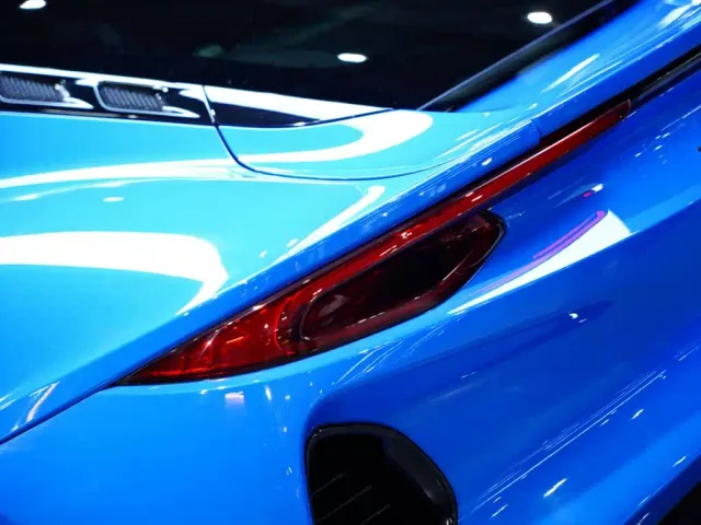 Lotus Emira — Фото автомобиля 15
