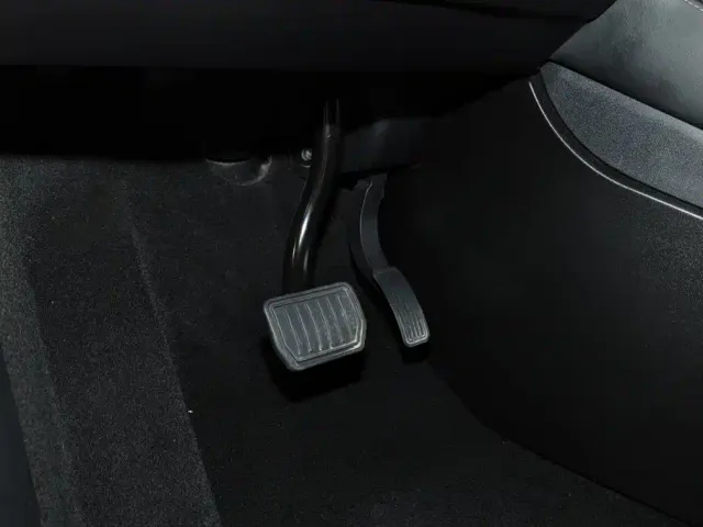 Tesla Model Y — Фото автомобиля 28