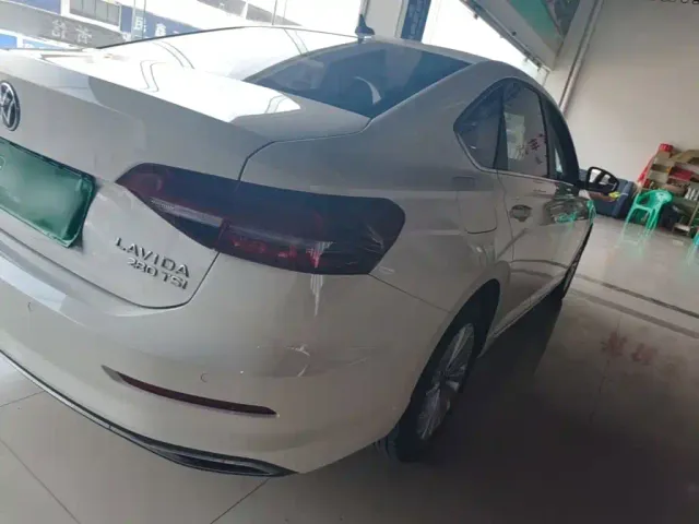 Volkswagen Lavida — Фото автомобиля 7