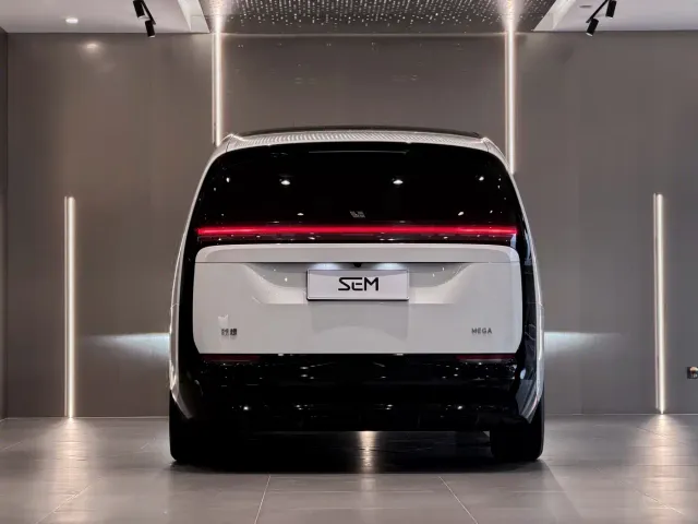 Li Auto MEGA — Фото автомобиля 9