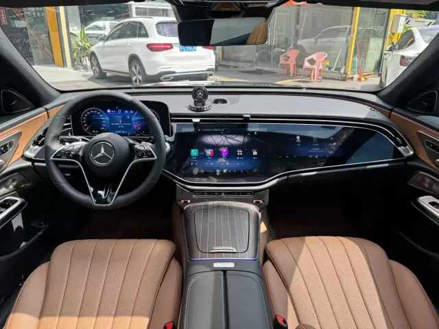 Mercedes-Benz E-Class — Фото автомобиля 6